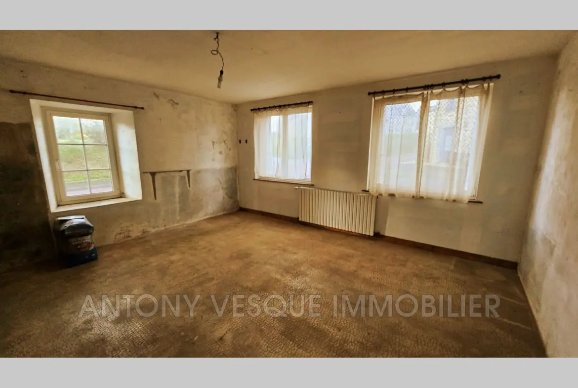 Maison ancienne en pierre à vendre près de Coutances et Saint-Lô avec 3 chambres 