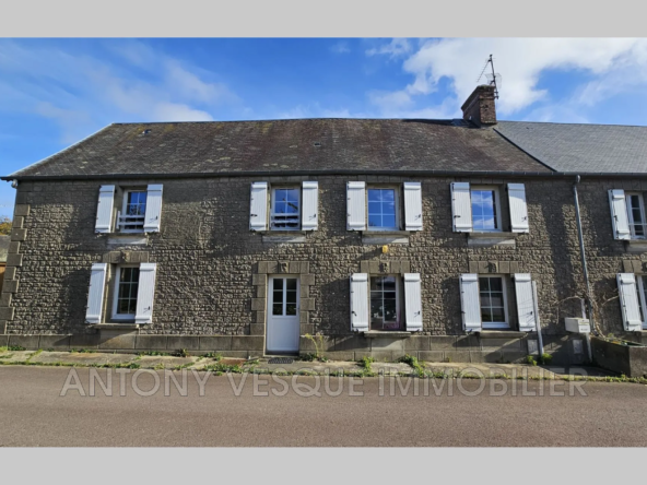 Maison ancienne en pierre à vendre près de Coutances et Saint-Lô avec 3 chambres