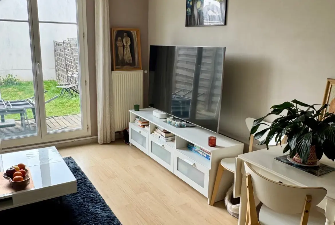 Achat maison mitoyenne à Saint Pierre du Perray avec jardin et garage 