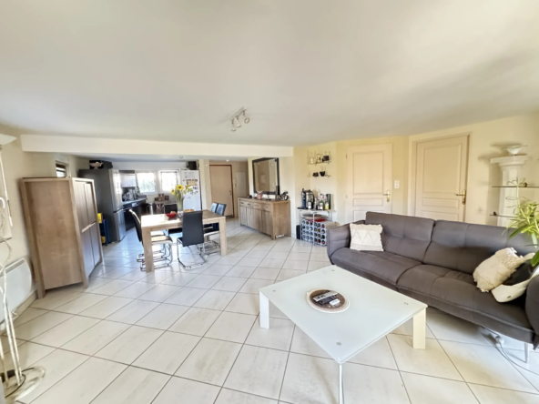 Bel appartement T4 avec terrasse, garage et cave à Phaffans