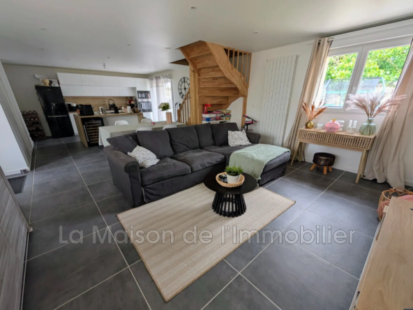 Maison rénovée avec deux logements locatifs à Criquebeuf-sur-Seine