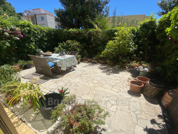 A vendre appartement 2 pièces à Cagnes-sur-Mer avec piscine et garage