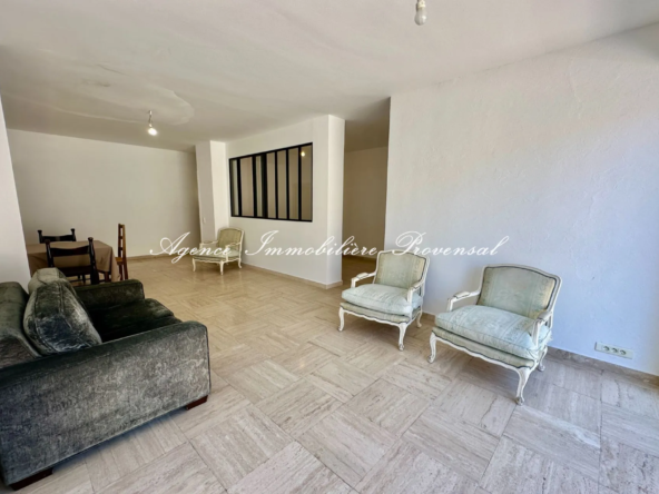 Appartement lumineux de 67 m² avec terrasse à Sainte-Maxime, proche du port et des plages