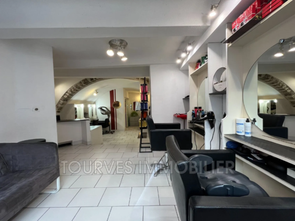 Salon de coiffure de 40 m² à vendre à Tourves, emplacement idéal
