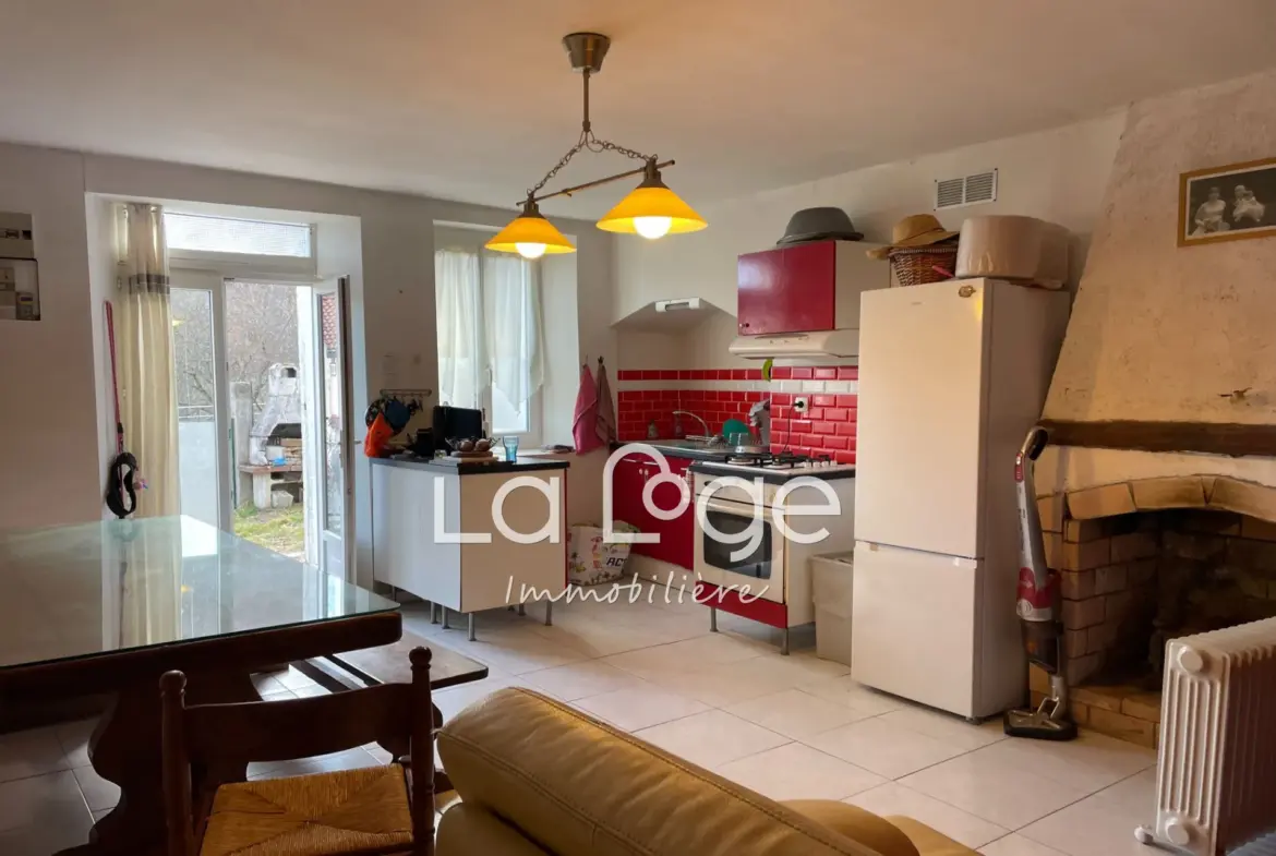 Vente maison de village ensoleillée avec jardin à Gigors 