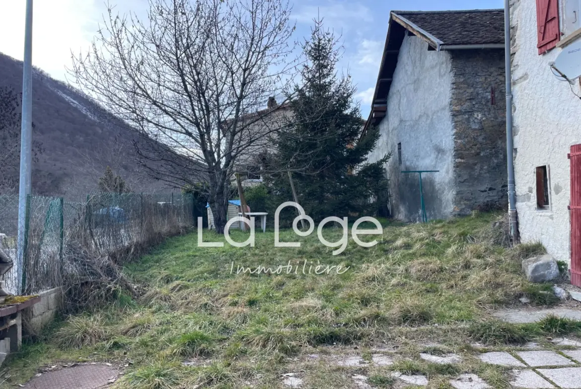 Vente maison de village ensoleillée avec jardin à Gigors 