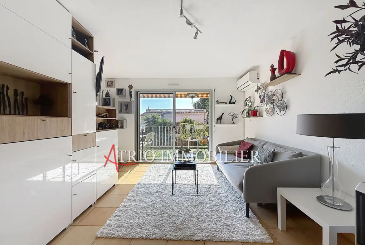 Beau studio à Cagnes-sur-Mer avec terrasse, cave et parking 