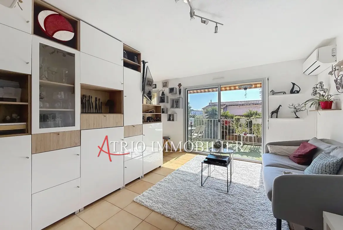 Beau studio à Cagnes-sur-Mer avec terrasse, cave et parking 