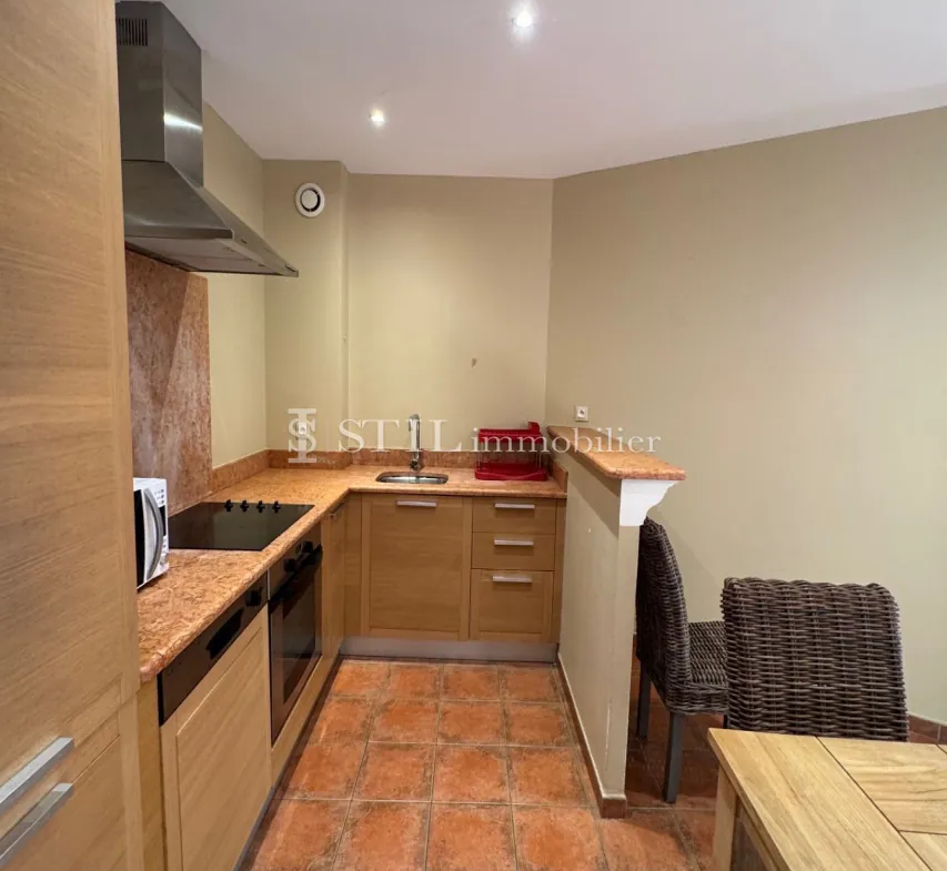Studio à vendre à Sainte-Maxime avec terrasse et parking privé 