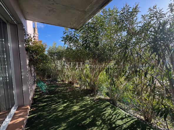 Studio à vendre à Sainte-Maxime avec terrasse et parking privé