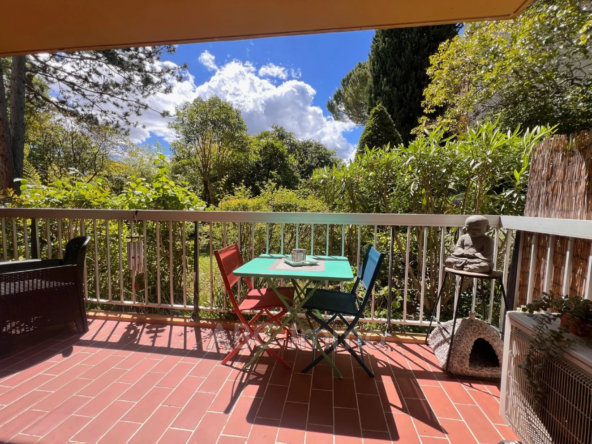 Aix-en-Provence T2 rénové avec terrasse, résidence sécurisée, proche centre-ville