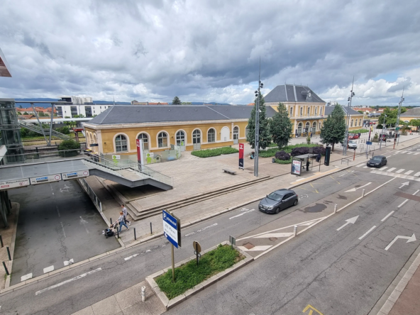 Appartement à Roanne de 100 m² face à la gare - Potentiel de rénovation élevé