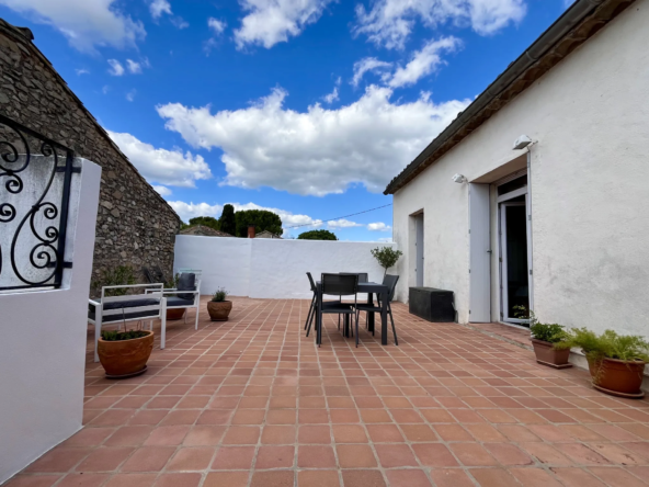 Maison Vigneronne avec Studio, Terrasses et Garage à Gignac