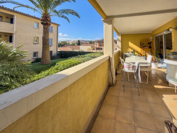 Appartement 2 pièces en centre-ville de La Londe avec loggia et climatisation