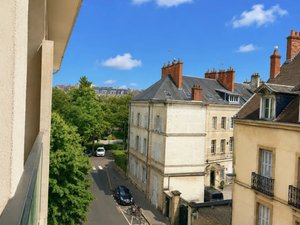 Charmant appartement T2 de 56m² avec balcon à Dijon, idéalement situé près du centre-ville