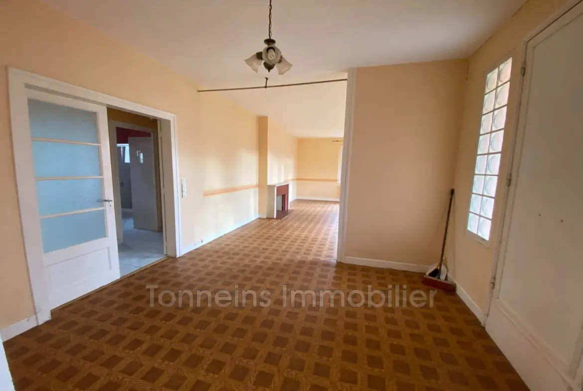 A vendre maison 4 pièces avec jardin et garage à Castelmoron-sur-Lot 