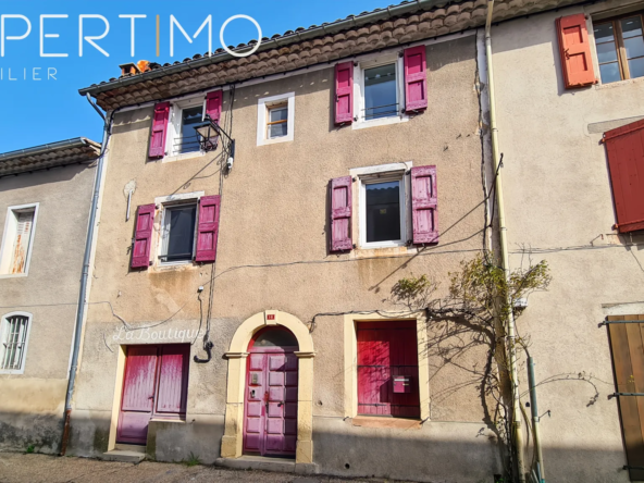 Maison de village à L'Estréchure de 165 m² avec jardin et dépendances à rénover