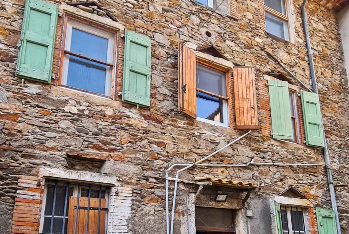 Maison de village à L'Estréchure de 165 m² avec jardin et dépendances à rénover 