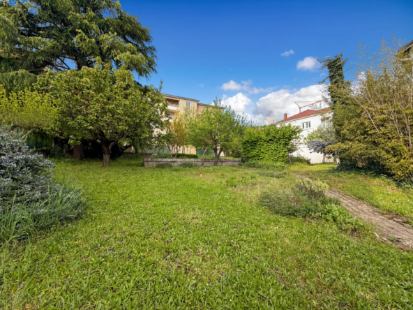 Terrain constructible en hypercentre de Trévoux - Investissement et résidence