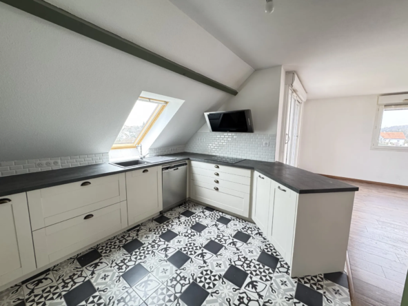 Très bel appartement T4 en dernier étage avec terrasse et garage à Essert