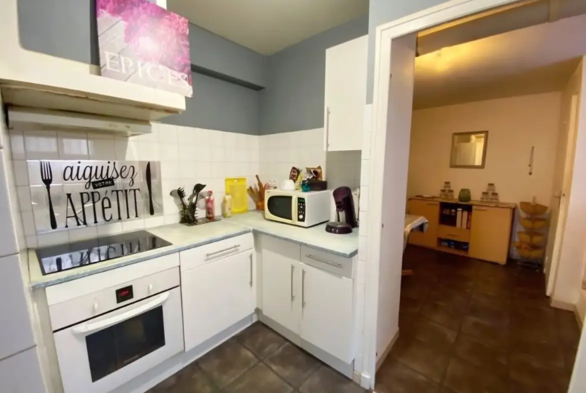 Maison de village rénovée à Labruguière avec 3 chambres, combles aménageables et chauffage gaz 