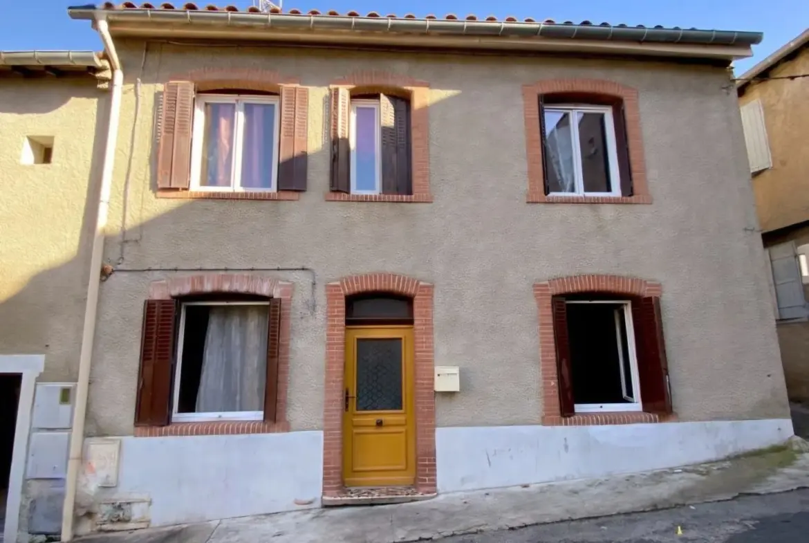 Maison de village rénovée à Labruguière avec 3 chambres, combles aménageables et chauffage gaz 
