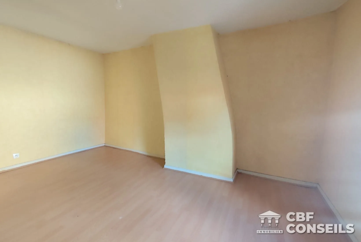Maison de ville à rénover de 146 m² à Ebreuil, proche commodités 