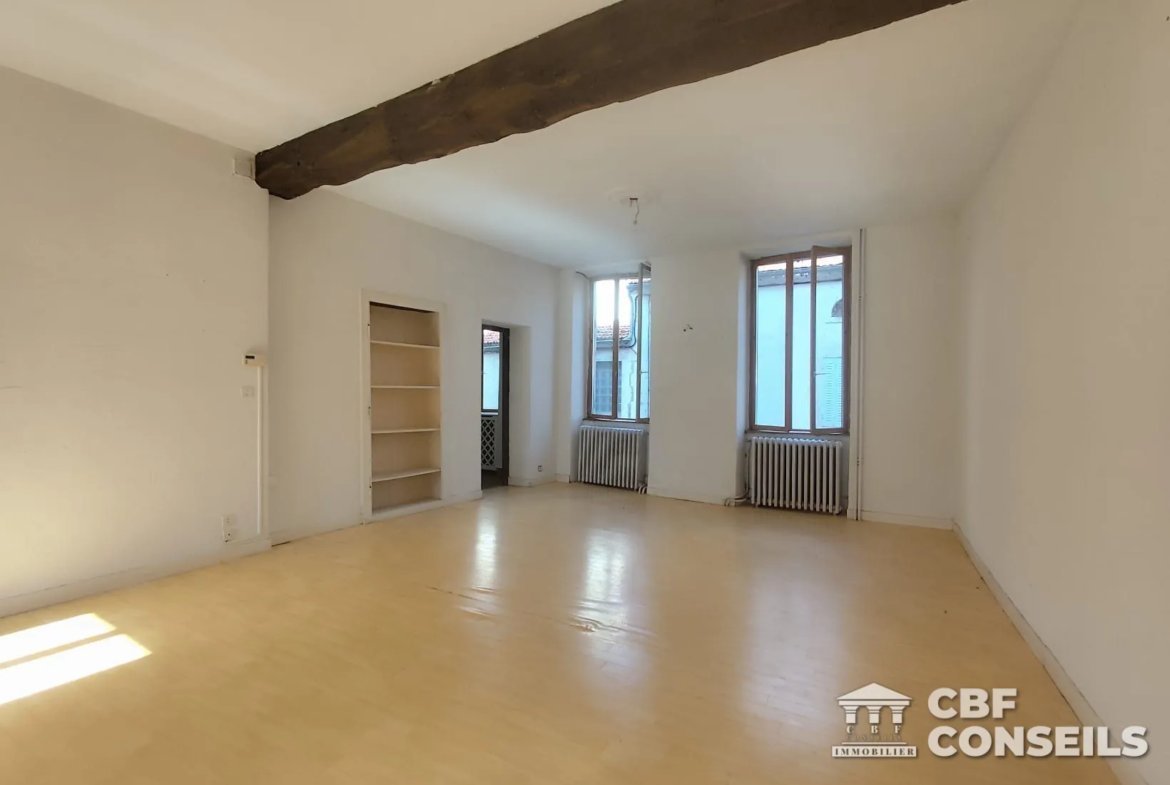Maison de ville à rénover de 146 m² à Ebreuil, proche commodités 