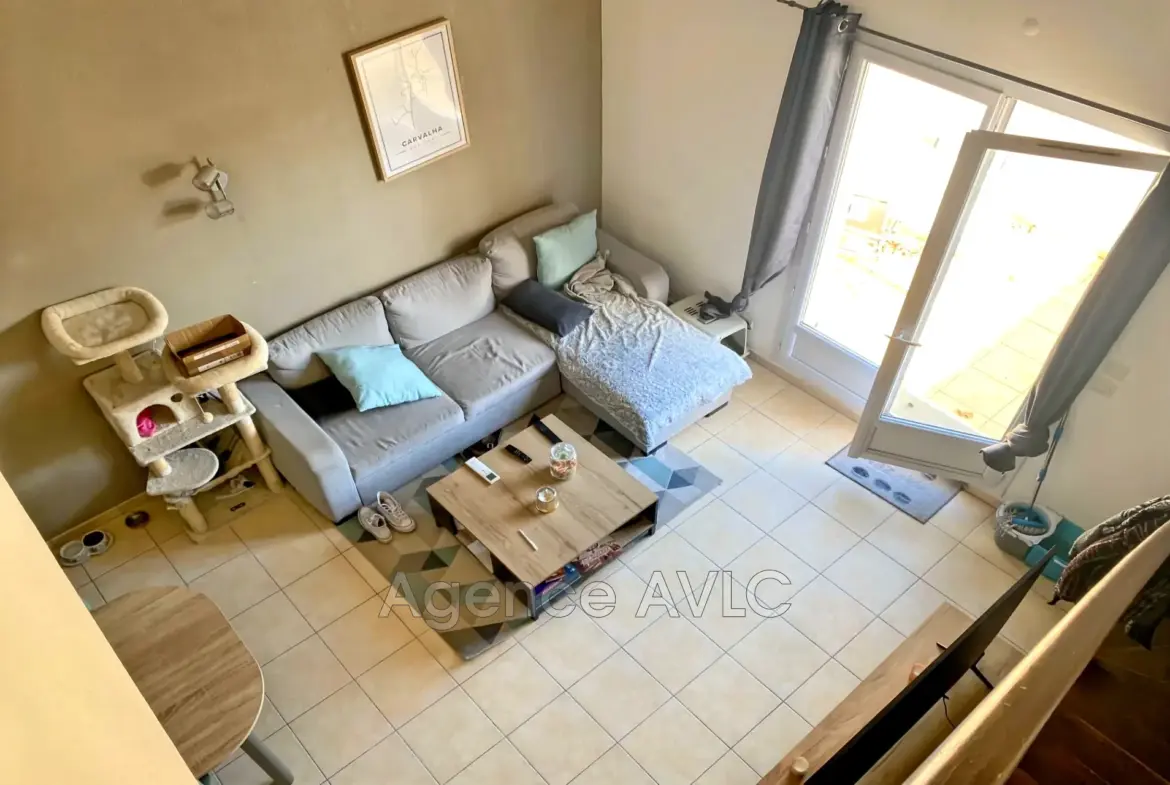 Appartement T3 duplex à Pont de Crau avec terrasse, cave et stationnement 