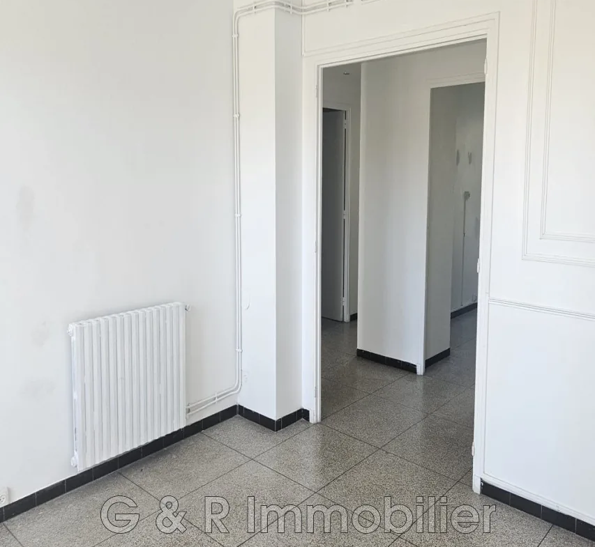 Appartement 3 pièces à Marseille Chutes Lavie avec terrasse et balcons 