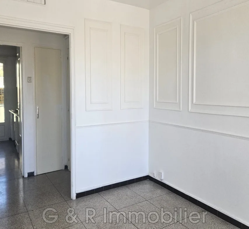 Appartement 3 pièces à Marseille Chutes Lavie avec terrasse et balcons 