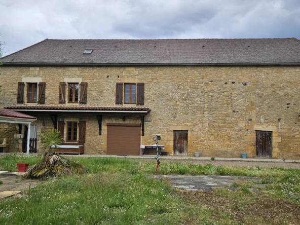 Maison en pierre avec piscine à vendre à Carsac Aillac, 105 m²