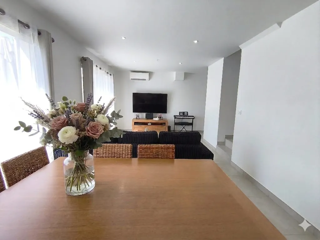 Villa récente de 80 m² à Comps avec 3 chambres, calme et modernité 