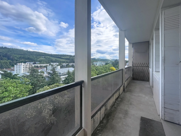 Appartement T3 en Dernier Étage à Saint-Étienne - Vue Dégagée et Calme