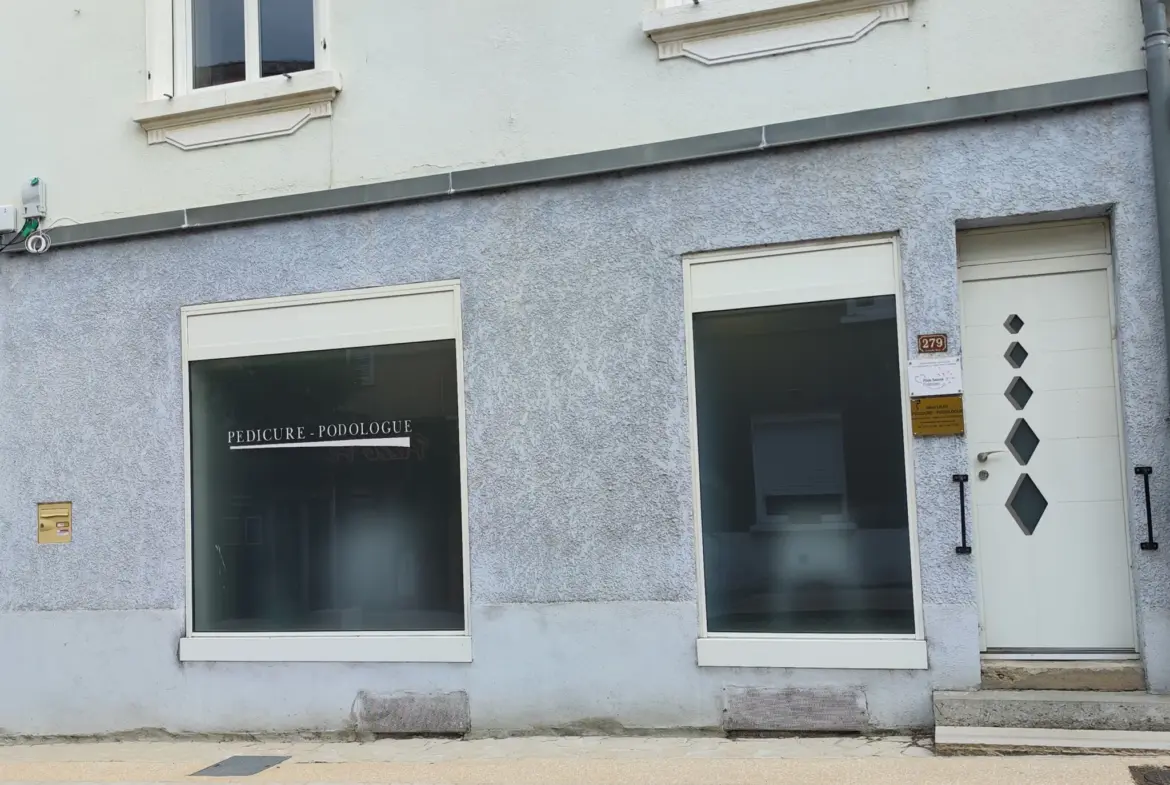 Investissement immobilier professionnel à Sainte-Foy-l'Argentière avec local loué 