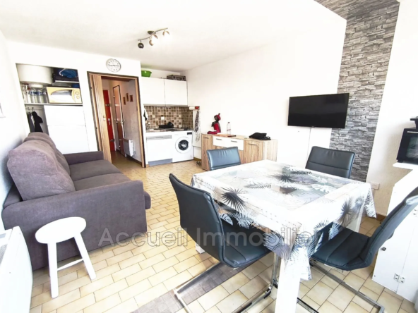 Studio cabine au Grau du Roi avec parking privé, proche plage et commerces