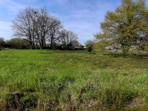 Terrain constructible de 954 m² à Ambarès-et-Lagrave - Zone UP5-5p, secteur calme