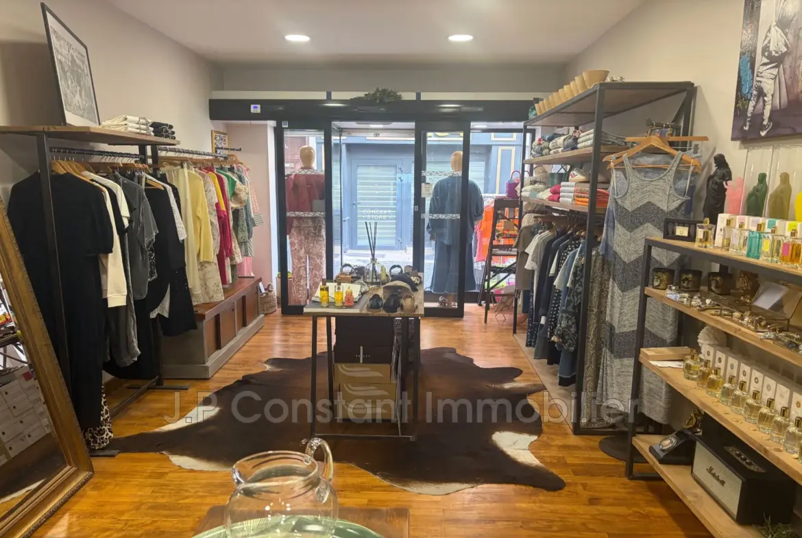 Boutique prêt-à-porter féminin à vendre La Ciotat - Emplacement privilégié 