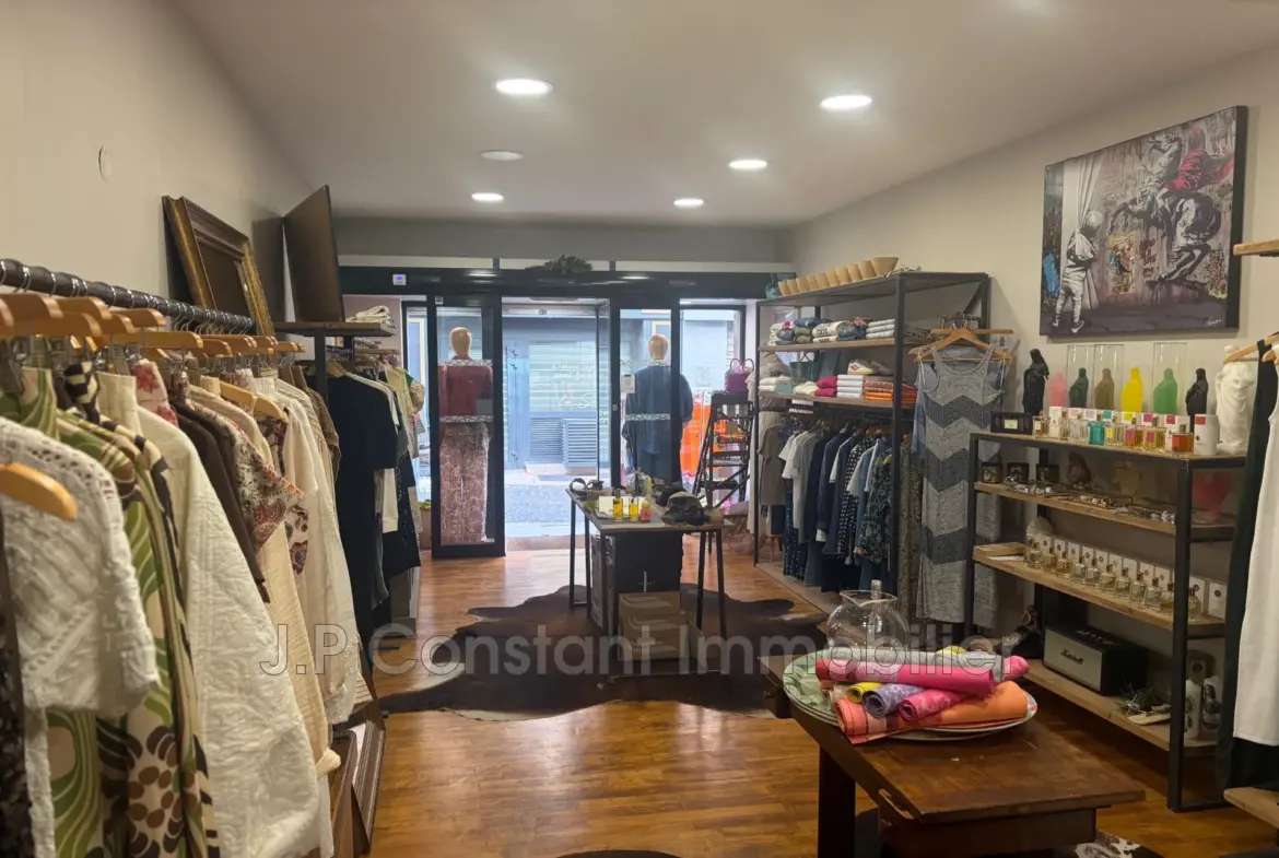 Boutique prêt-à-porter féminin à vendre La Ciotat - Emplacement privilégié 