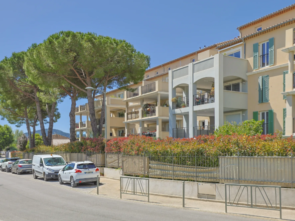 Appartement 3 pièces avec terrasse, parking privé à La Crau