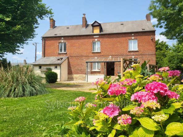 Belle maison de caractère à Morvillers avec grand terrain et dépendances