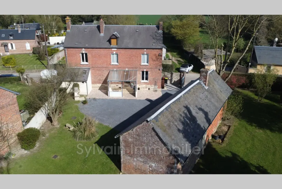 Belle maison de caractère à Morvillers avec grand terrain et dépendances 