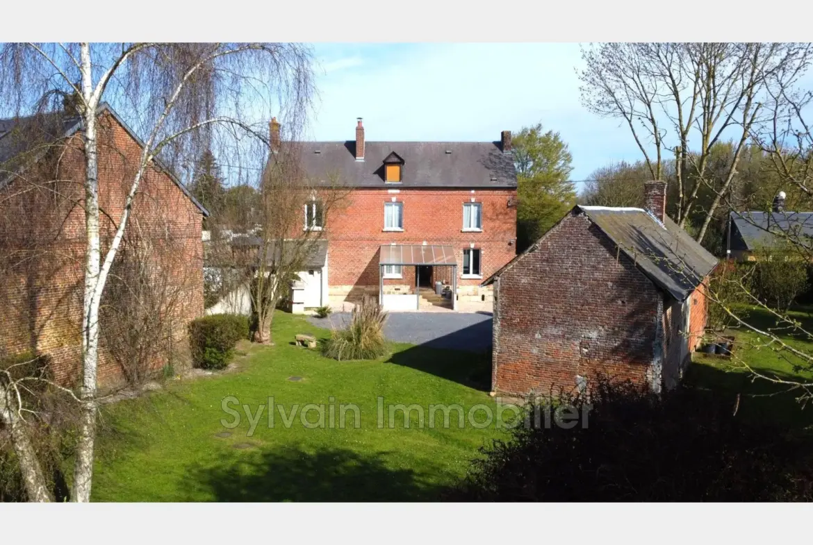 Belle maison de caractère à Morvillers avec grand terrain et dépendances 