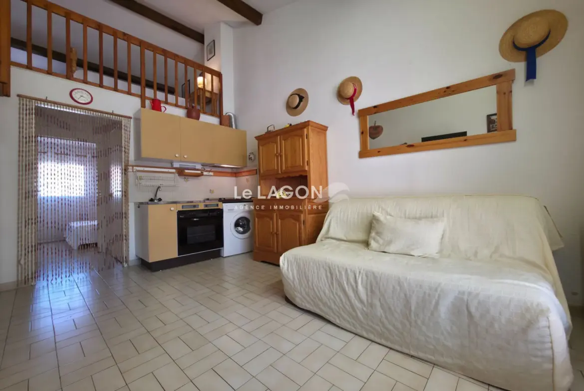 Maison mitoyenne à rafraîchir avec mezzanine à Saint-Cyprien Aygual 