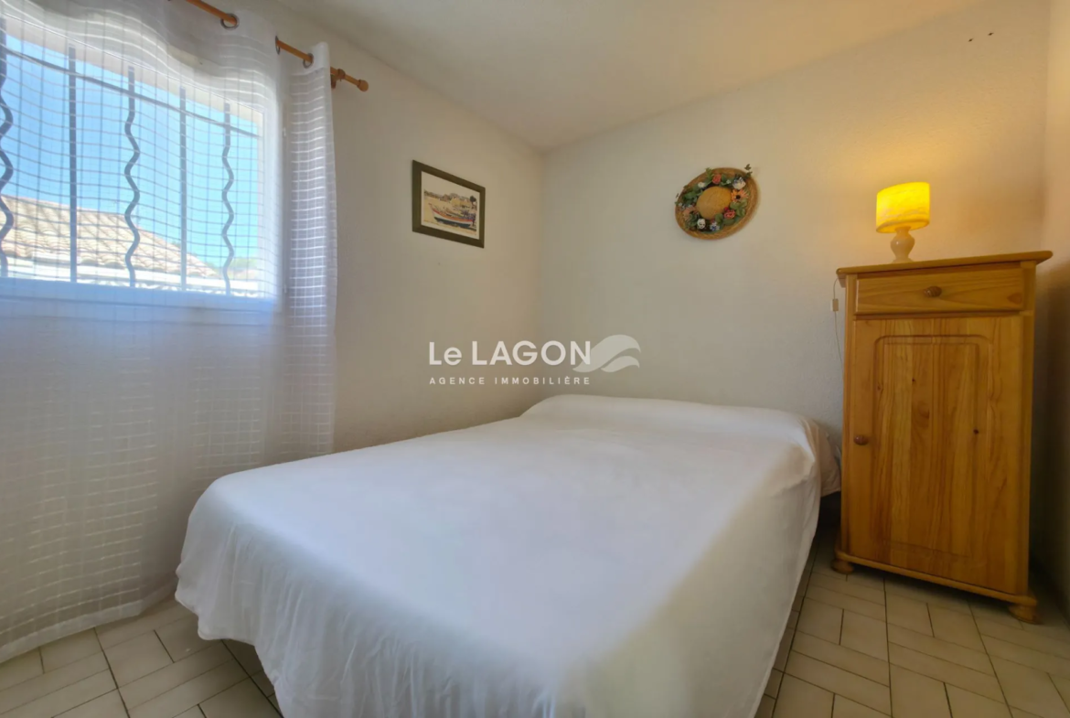 Maison mitoyenne à rafraîchir avec mezzanine à Saint-Cyprien Aygual 