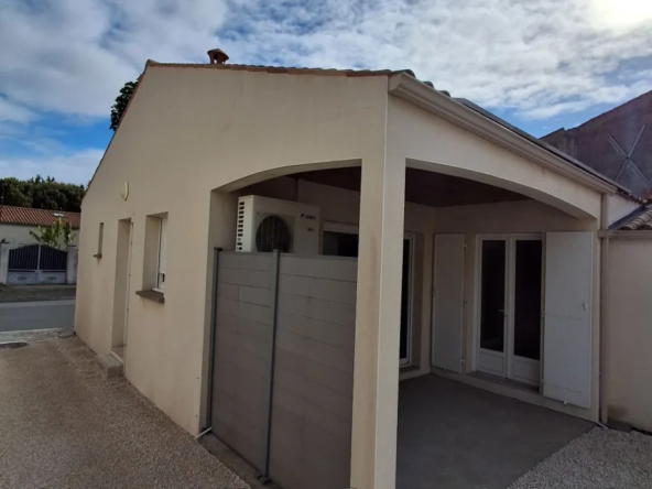 Belle maison individuelle avec terrasse, garage et panneaux solaires à Croix-Chapeau
