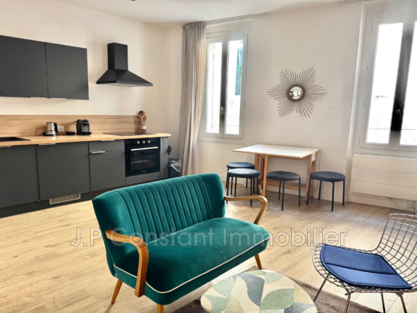 Bel appartement T2 rénové au centre historique de La Ciotat avec grande pièce de vie