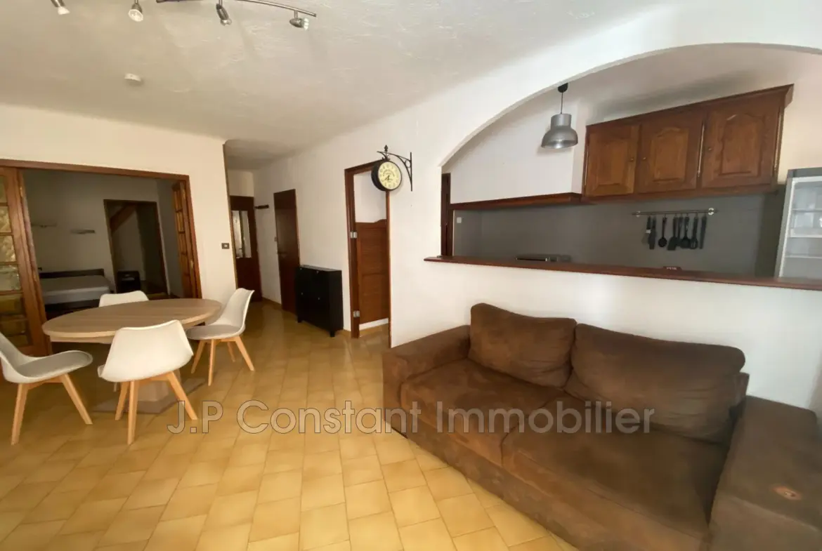 Appartement T2 à vendre à Ceyreste 13, au cœur du village avec 43 m² 