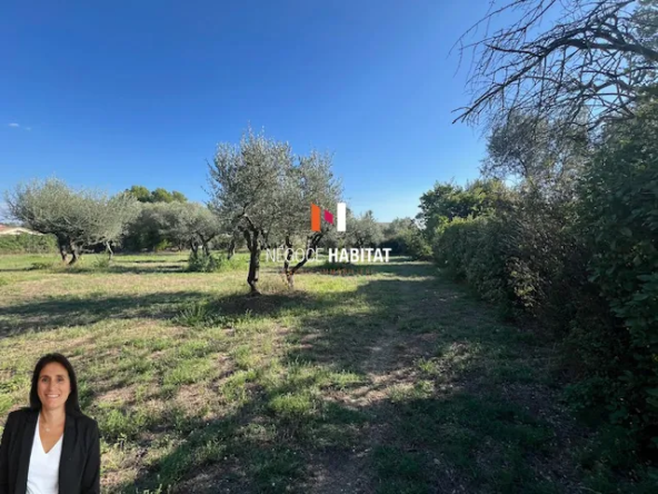 Terrain constructible de 800 m² à Sommières, quartier Mauvalats