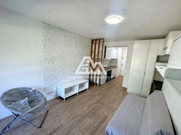 Studio rénové en vente à La Grande-Motte - 20 m² avec loggia et vue parc